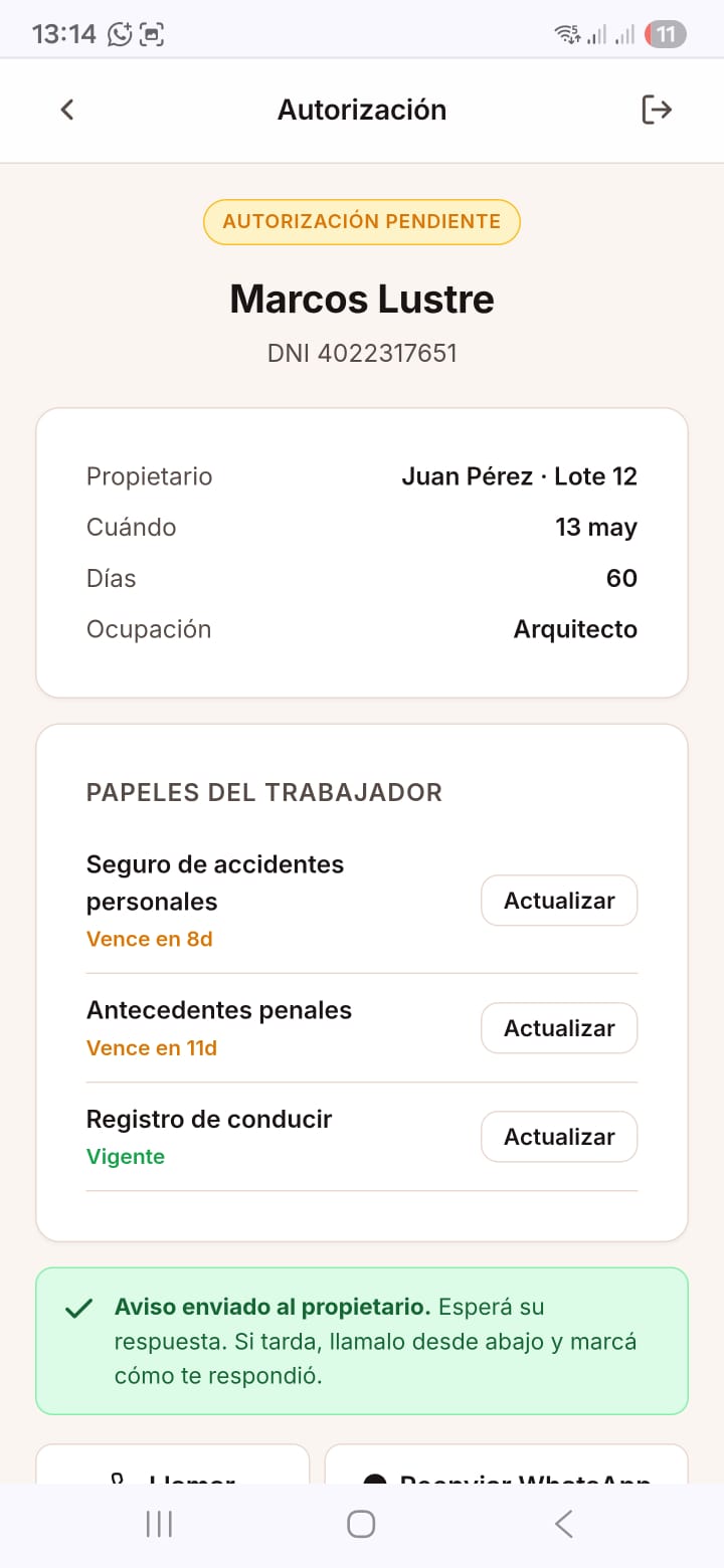 Vista del guardia: trabajador con seguro vence en 8 días, antecedentes vence en 11 días, registro de conducir vigente, aviso enviado al propietario